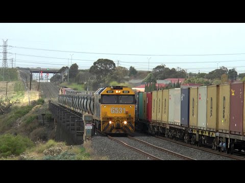 90 YEAR OLD RAILWAY BRIDGE - Maribyrnong Viaduct Trestle Railway Bridge -Australian Trains