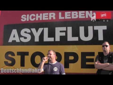 Asylflut stoppen! Scheinasylanten abschieben. NPD in Berlin-Hellersdorf.