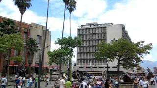 preview picture of video 'medellin plaza botero 2008'