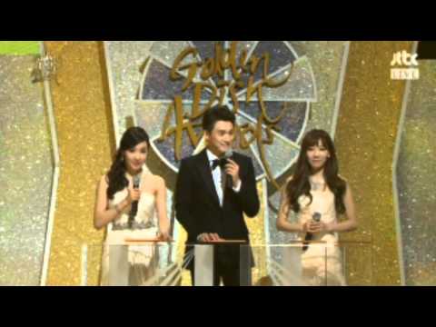 140116 #GoldenDisk Taeyeon & Tiffany MC Cut 8