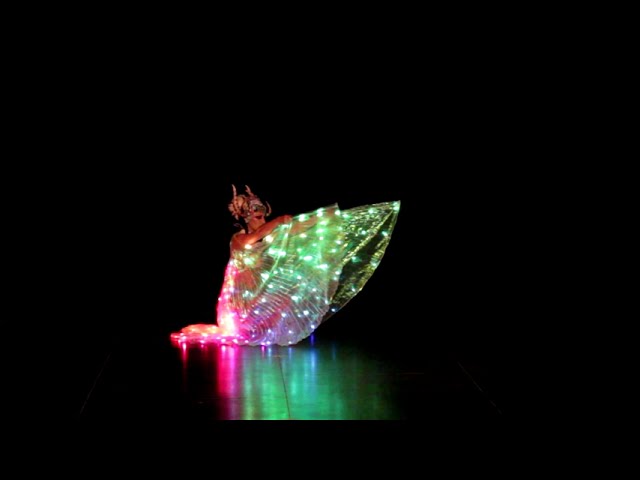 Vídeo relacionado con POHOVE LED Isis Wings, 360 grados brillan con luz para danza del vientre, alas LED de danza del vientre con palos telescópicos para festivales de escenario y fiesta (blanco)