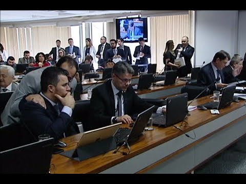 Proposta que proíbe a edição de MPs que alterem a LDB é aprovada na CCJ