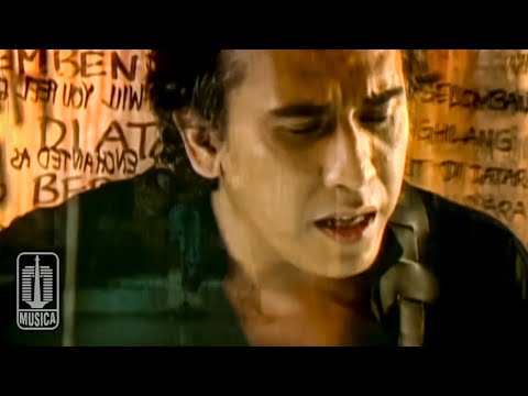 Iwan Fals - Aku Bukan Pilihan (Official Music Video)