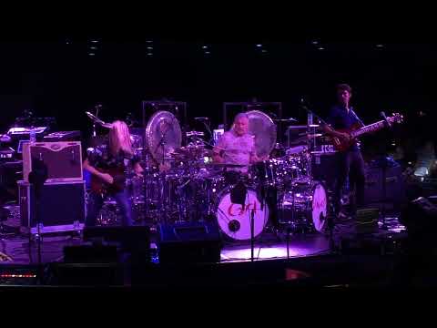 CARL PALMER'S ELP LEGACY -FANFARE FOR THE COMMON MAN & WILD DRUM Solo Closes Set in Phx AZ 8/25/2017