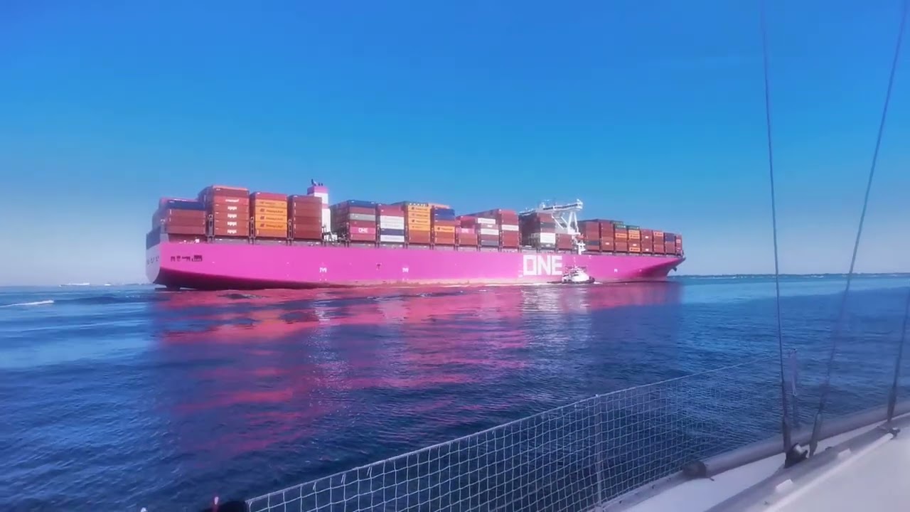 76 Crazy cargo ship, violent storm and magnificent city