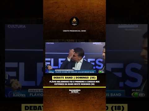 Flávio Bolsonaro foi o primeiro candidato a chegar aos estúdios da Band neste domingo (18)