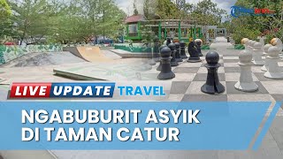 Asyiknya Ngabuburit di Taman Catur Pontianak, Ada Replika Catur Raksasa hingga Beragam Fasilitas