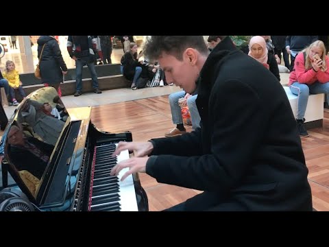 Thomas Kruger Piano Medley With Pop Songs At Shopping Mall Mp3