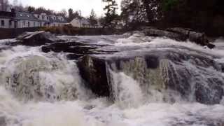 preview picture of video 'Cottages And Falls of Dochart Killin Highlands Of Scotland'