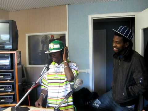 dj keys-one avec ses artistes à la radio mélodie FM ( landivisiau )