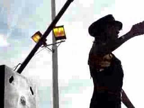 M.I.A - Bucky Done Gun (Live at Siren Fest 2007)