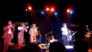 Charles Bradley & The Menahan Street Band "Lovin you, baby"