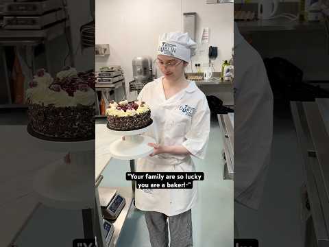 My cake MELTED- 😭 #bakery #pastryschool