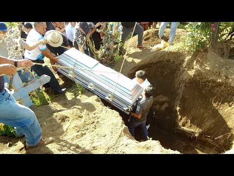 Tradición Católica en Alotenango: Entierro y Honores Fúnebres de Lolita