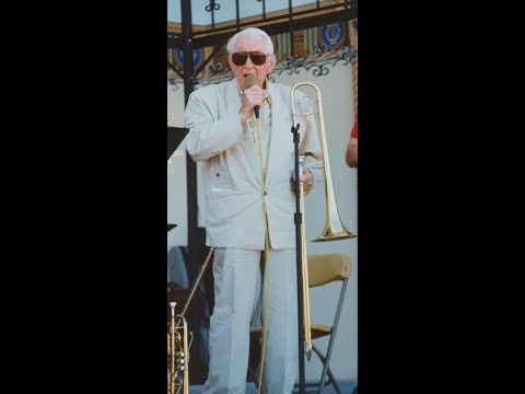 "Ain't Misbehaving" with Bob Schulz and Spiegle Willcox (7 of 9)