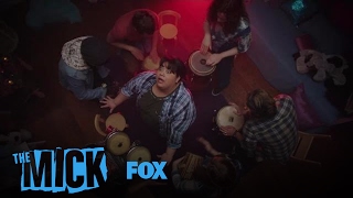 Alba Sings "The Lion Sleeps Tonight" | Season 1 Ep. 9 | THE MICK