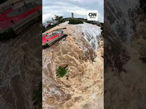 Chuvas em SP: drone mostra força do Rio Tietê no Complexo da Cachoeira, no interior do estado