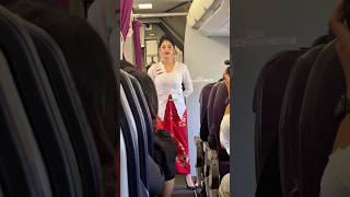 Download lagu Pramugari Cantik Batik Air Menjelaskan Pesawat A330-300 ada 8 Pintu Darurat 😉😊 mp3