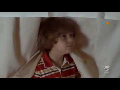 Child Hidden Under The Table Funny - Benvenuti A Tavola Nord VS Sud Stagione 1 Puntata 4 (2012)