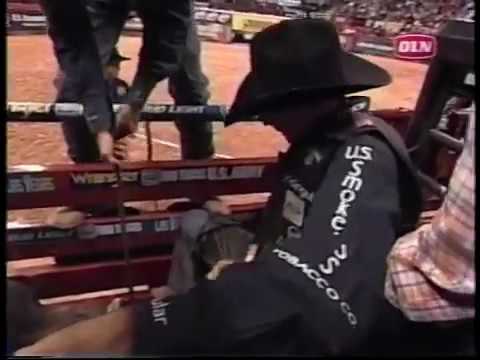Justin mcbride rides camo to win the 2005 PBR world championship