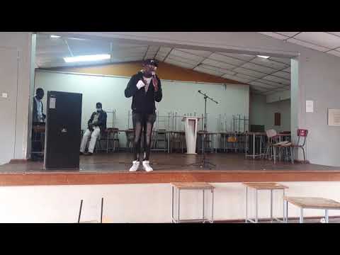 R Wiz performs Rutendo and Mureza wepaGhetto @ Kwekwe Poly introduces @AndrewManyika