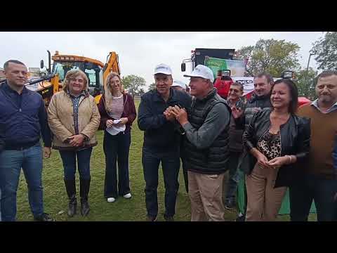 Entrega de maquinarias para consorcios camineros de Tres Isletas.