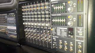 Video thumbnail for MACKIE PPM608 Vs PEAVEY XR 684 Caballos de guerra incansables! by Carlos Predicador