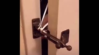 How to Open a Chain Lock From the Outside with Rubber Band Technique