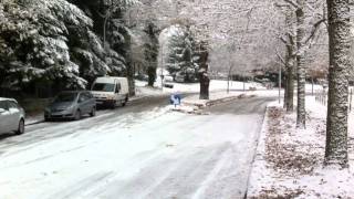 preview picture of video 'Neige - Rue de Solignac à Limoges (03/12/2010)'