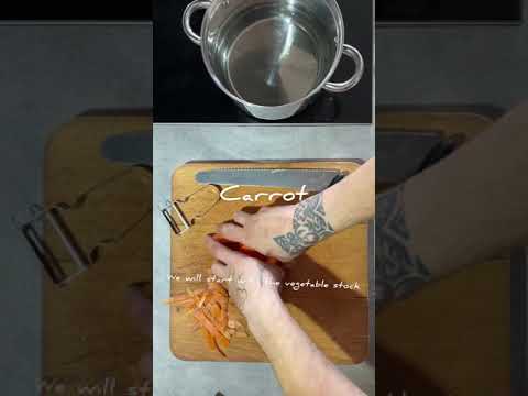 Risotto with zucchini and saffron