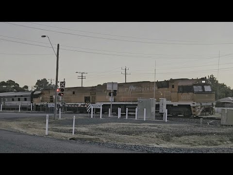 2TA8 JBRE "Great Southern" (NR30, NR31), Brisbane to Adelaide, 2050, 15/1/25, Ararat West VIC