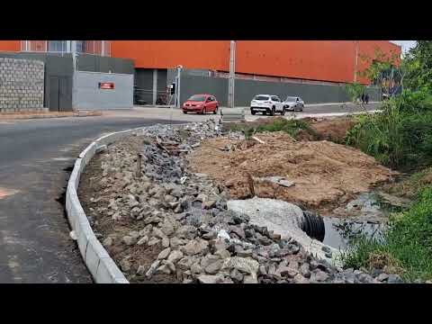 Abriu uma estrada para da acesso ao atakadao atakarejo.( cidade catu Bahia. )