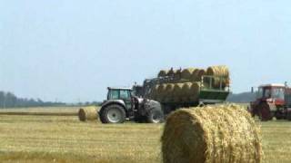 preview picture of video 'Valtra XM 150 loader'