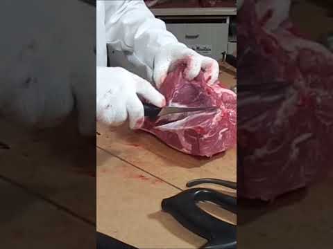 HOW TO DEBONE A PORK BUTT