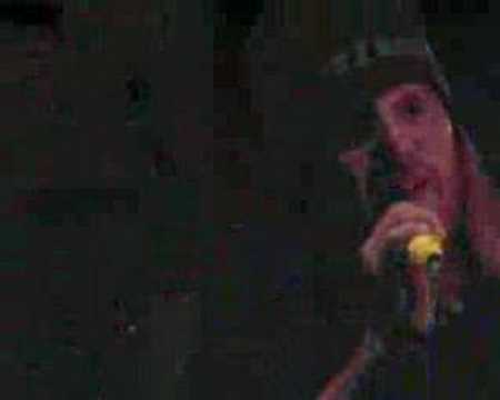 Video casero hecho por Leo Castro ex guitarrista de Destroy