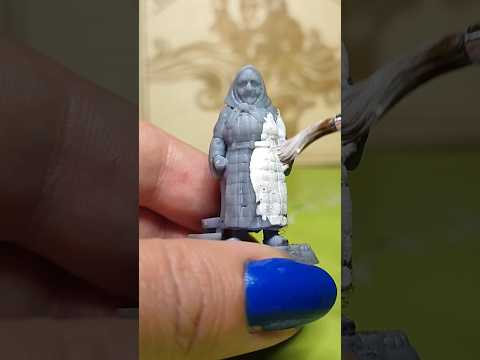 Giving the sweet old Granny a makeover ? Painting the cute miniature in Propuh 