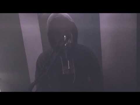 Adek Berjilbab Biru cover versi Melayu