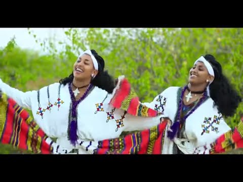 image-How old is Gordi the singer?