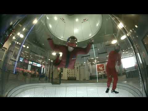 Indoor skydiving: belly flying practice entering and try burble hops (Nell 007)