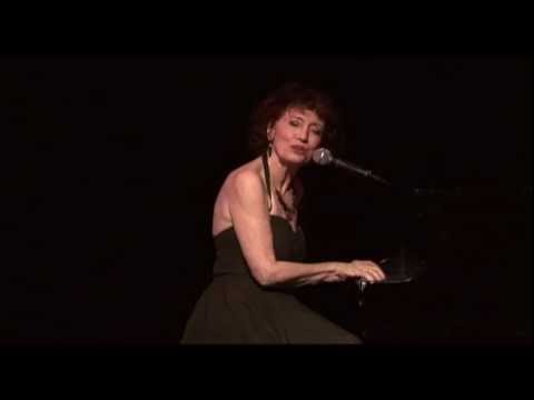 International Sofa Lady - Linn Lorkin