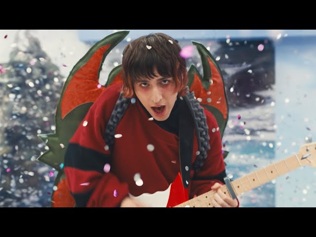 ポーター・ロビンソン:新たな音楽的アプローチが伺える新曲「チアリーダー」をリリース!MVでは昨年の来日公演で見せたギタープレイ姿も披露! 3 YouTubeサムネイル