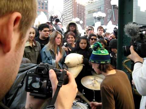 Moon Hooch Clip - Pillow Fight Day - NYC 2011