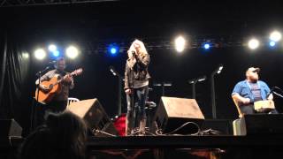 Raelynn singing Your Heart at the Jacksonville Fair