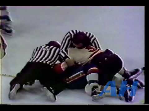 NHL May 15, 1980 Behn Wilson,PHI v Garry Howatt,NYI Philadelphia Flyers New York Islanders