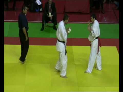 9TH EUROPEAN KYOKUSHIN OPEN  PARIS 2009 (SEMIFINAL) Pablo Entensoro vs Ismailov Vusal