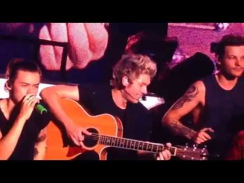 CUTE NIAM MOMENT! One Direction - Little Things (OTRA Tour in Jakarta, 25 March 2015)
