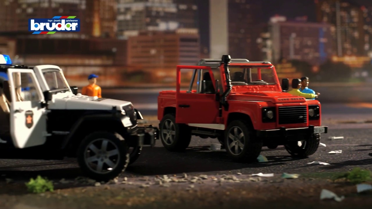 Carro de polícia JEEP Wrangler com policial - Bruder 02526