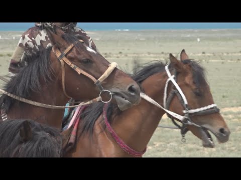 Шұлық пен мини юбкадағы сексуалды қыздар Порно әйел және экстази
