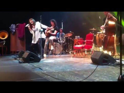 Ewa Farna - směj se - v akustickem směru Brno