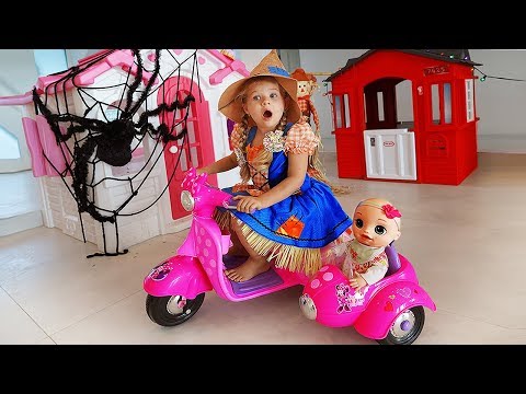 Diana Pretend Play Halloween Trick or Treat Candy Haul